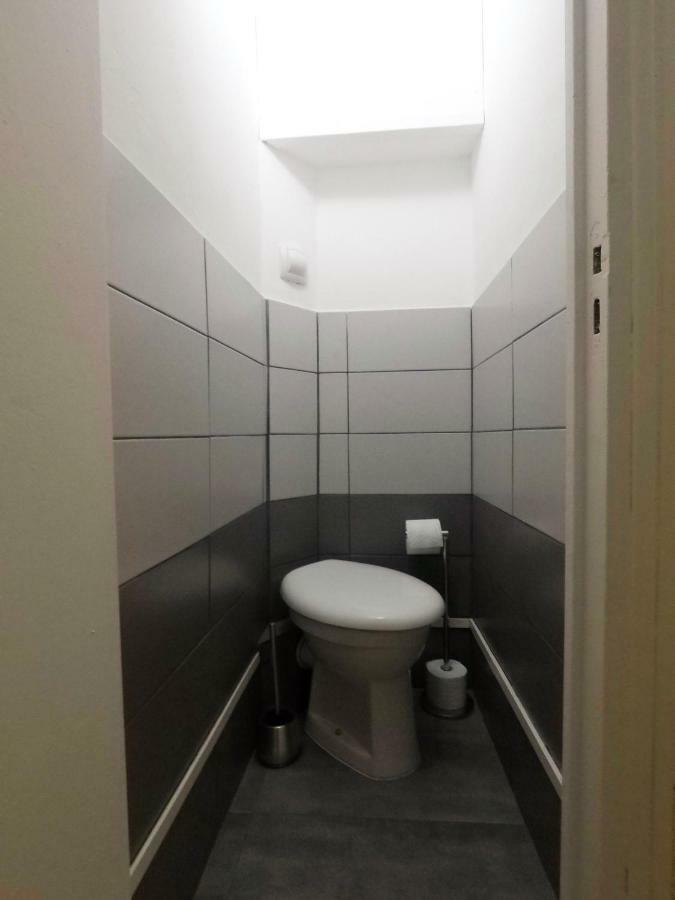 Le 23 - 1Er Etage Apartment Arles Exterior photo